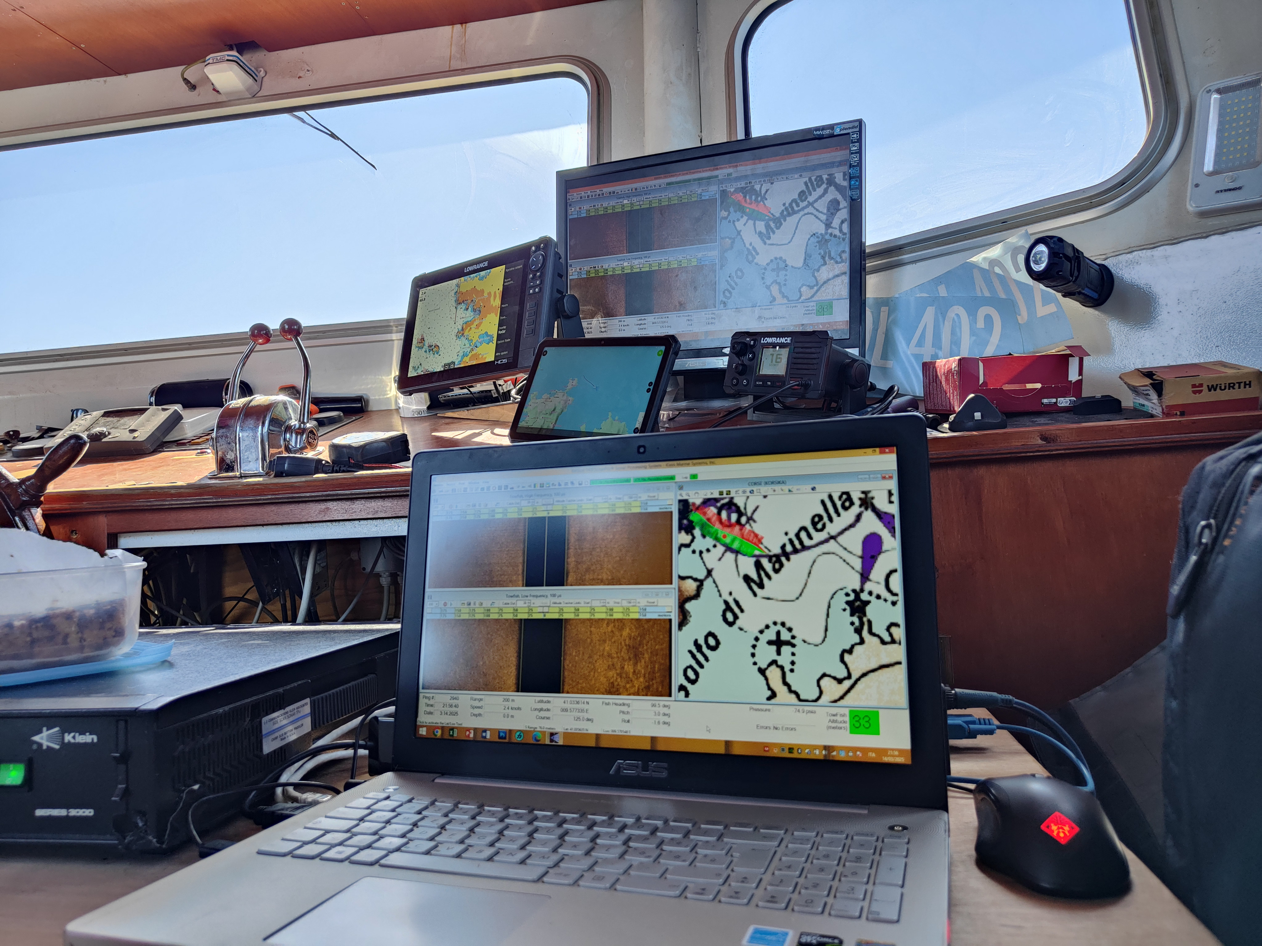 Attrezzature scientifiche su navigazione