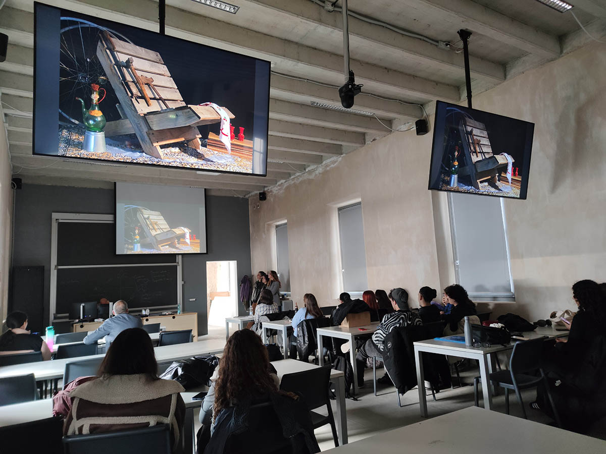 Lezione nel corso di laurea in Design