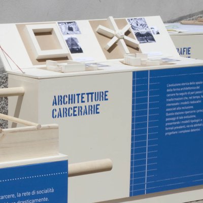 Museo da marciapiede: dettaglio di un espositore